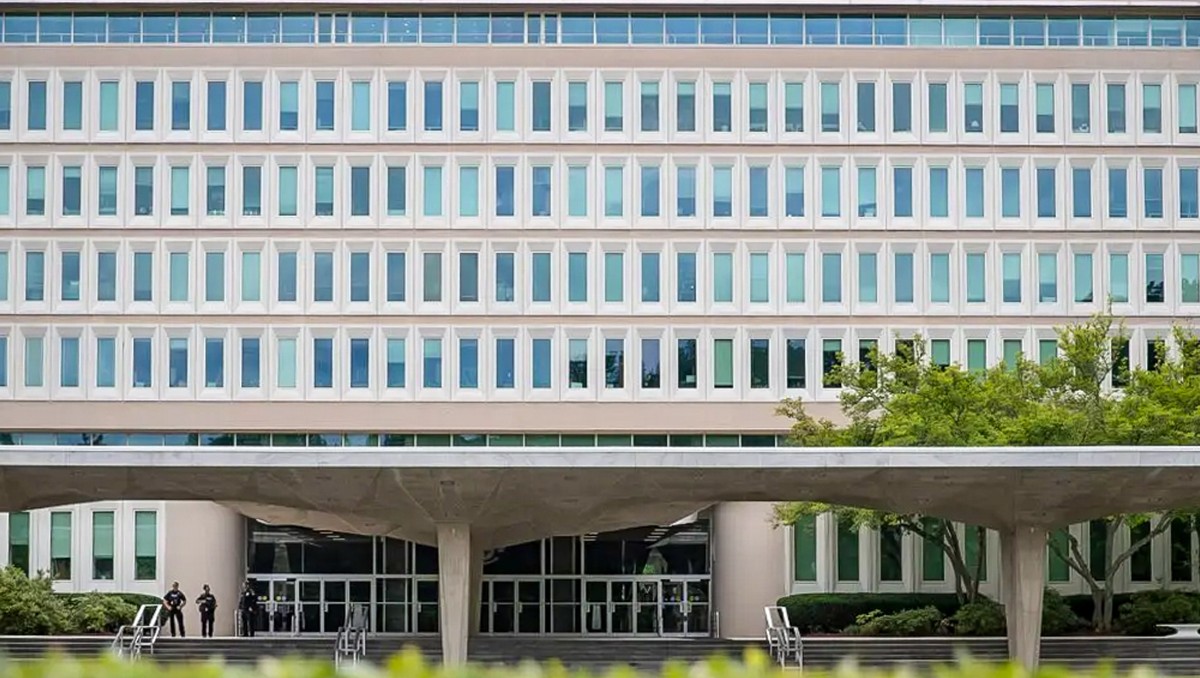 Agente de CIA habría creado programa de espionaje para desviar dinero