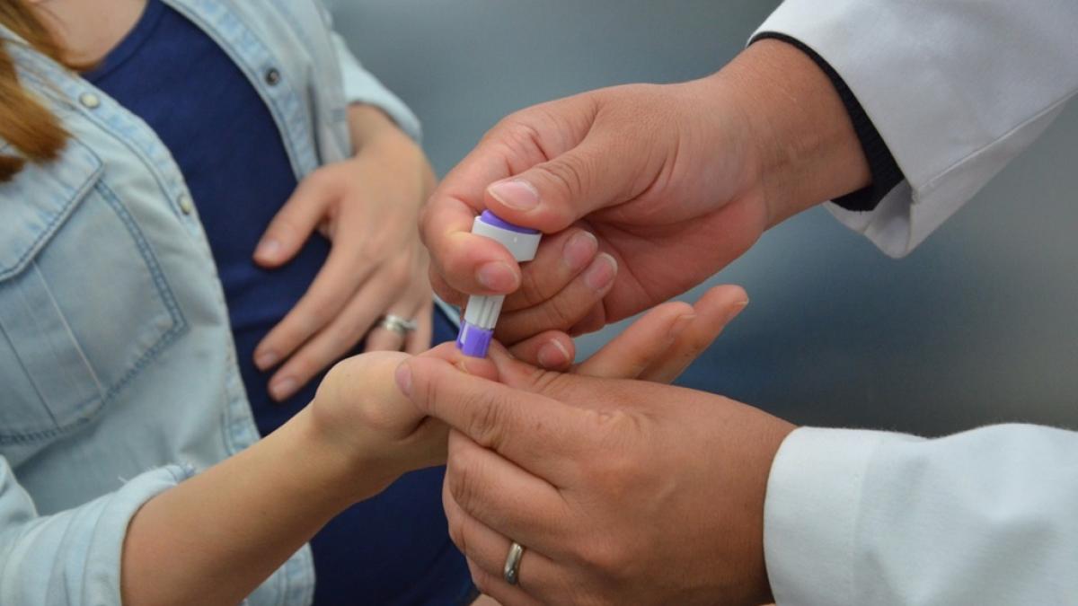 IMSS aplicará pruebas gratuitas para detectar VIH durante marcha del Orgullo en CDMX