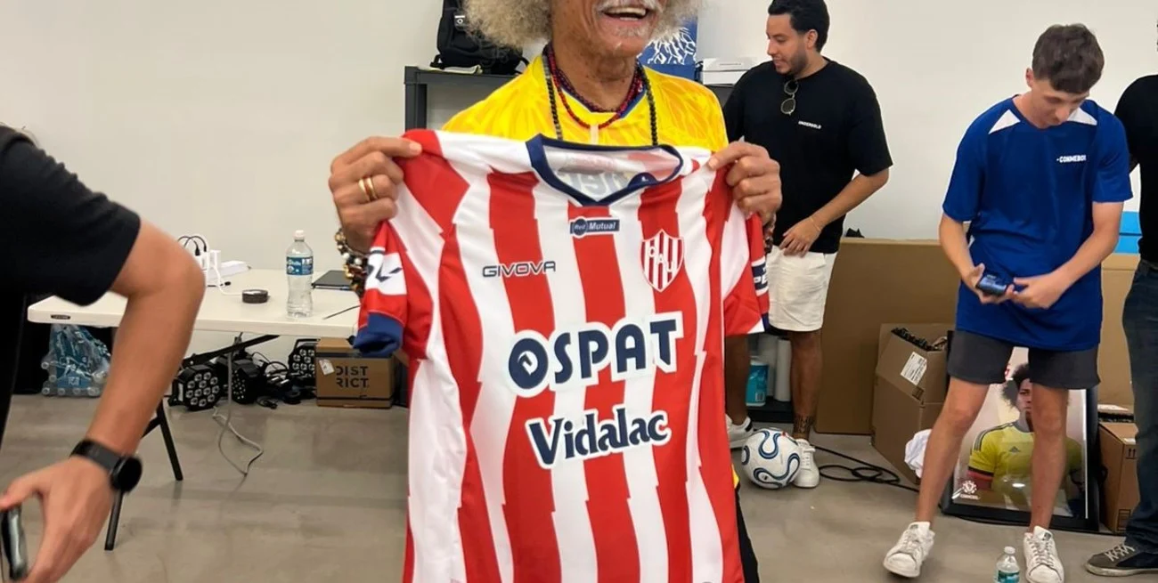 Dunga, Yepes y el Pibe Valderrama con las camisetas de Unión que les regaló Pumpido