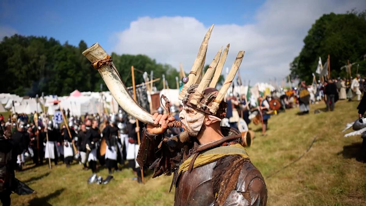 Cientos de fans de Tolkien recrean en Chequia la batalla final de El hobbit