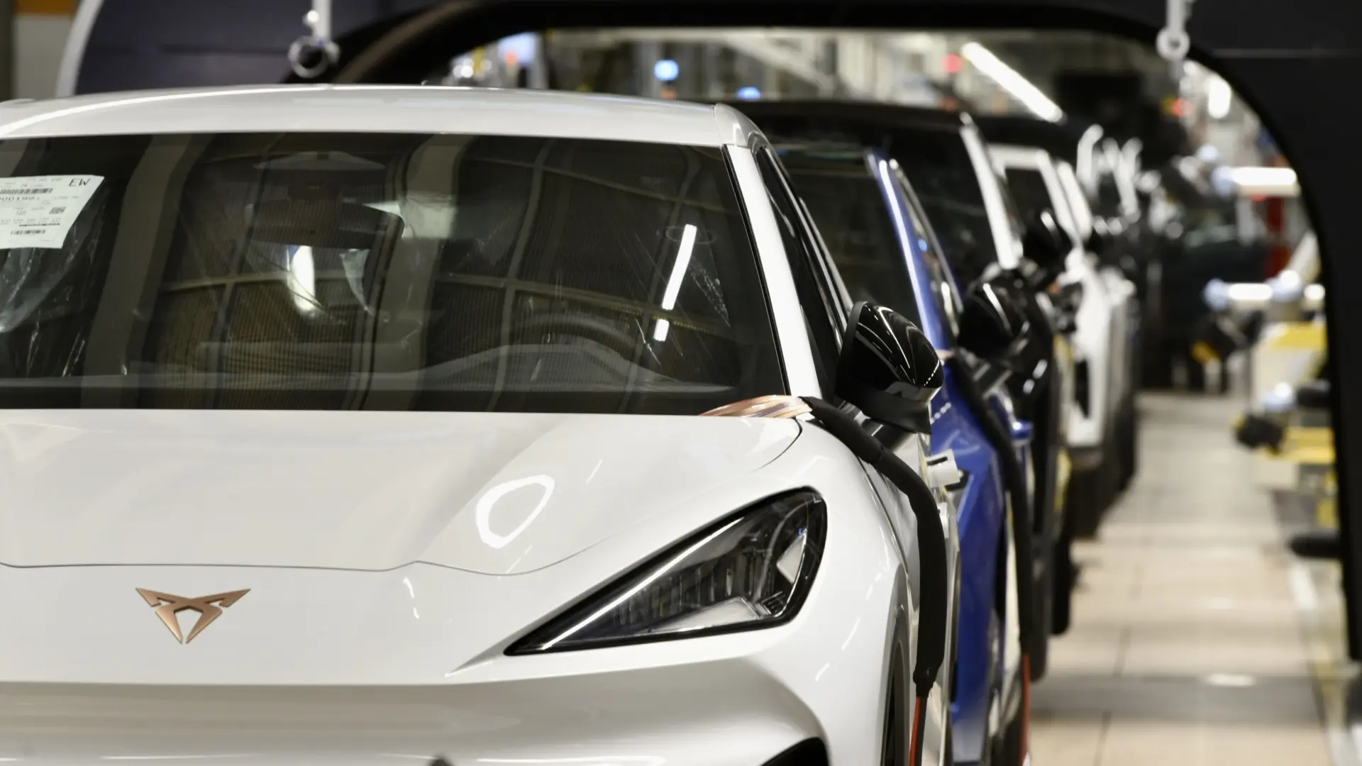Nueva era eléctrica en Martorell: la planta comienza a fabricar el Cupra Raval y el Volkswagen ID. Polo