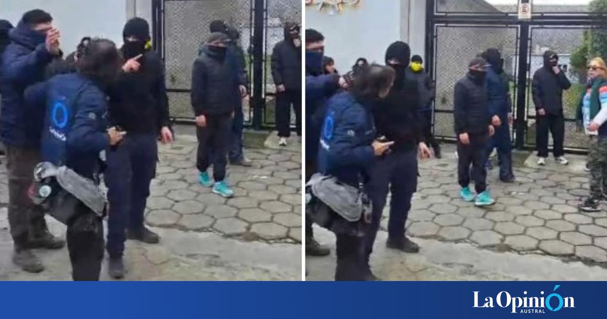 Agredieron a un fotógrafo de La Opinión Austral en las manifestaciones afuera del Foro Austral de la Libertad en Río Gallegos