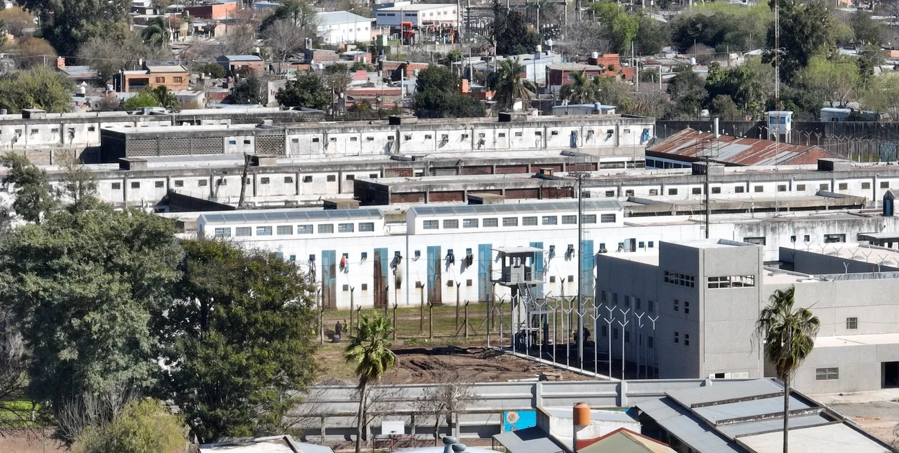 Intentó ingresar droga a la cárcel de Las Flores y terminó aprehendida