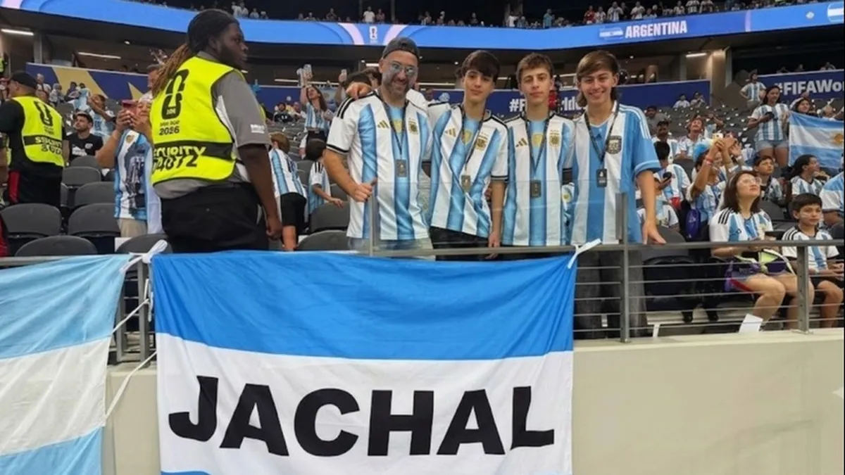 La bandera de Jáchal que apareció junto a Messi en el Mundial llegó a Luzu TV y emocionó a todo San Juan