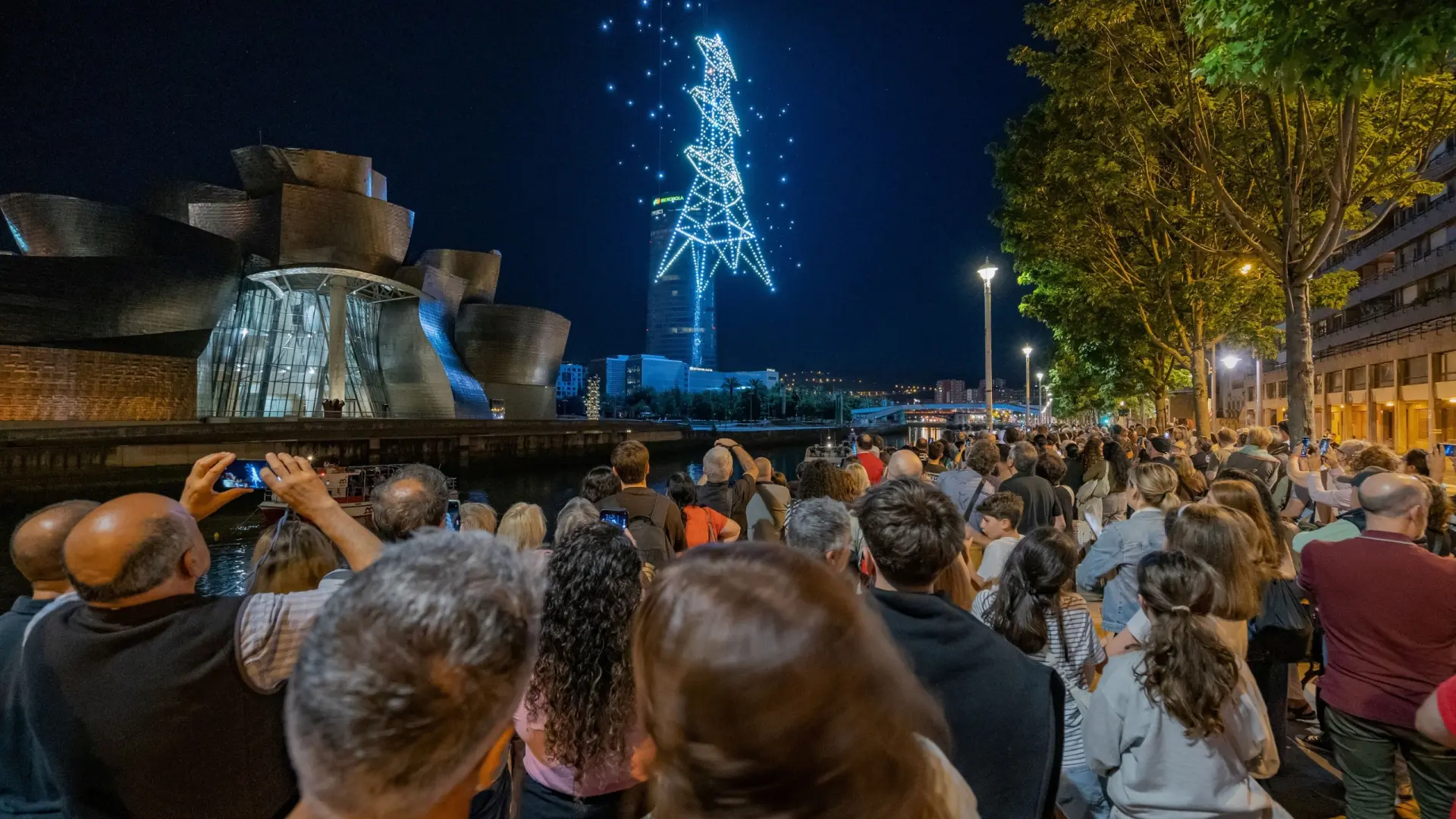 Iberdrola celebra en Bilbao sus 125 años con el mayor espectáculo de drones visto en España