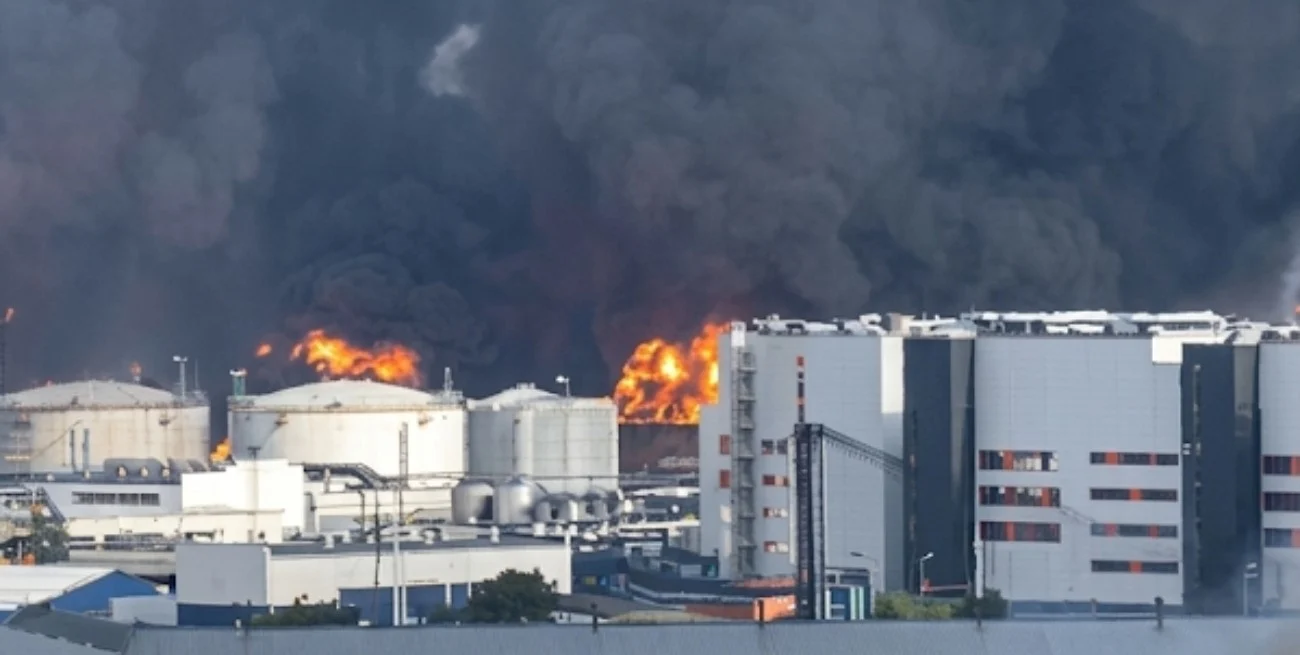 Ucrania lanzó el mayor ataque con drones sobre Moscú y volvió a golpear una refinería