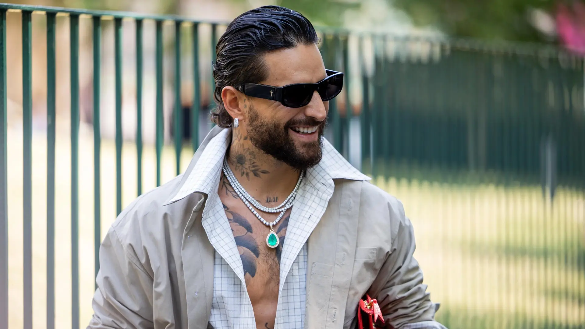 Maluma arrasa en el desfile de Vetements con el 'layering look' que copiaremos cuando llegue septiembre