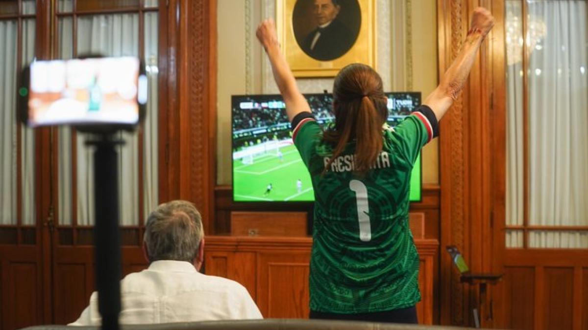"Su triunfo llena de orgullo a todo México": Sheinbaum felicita a la selección
