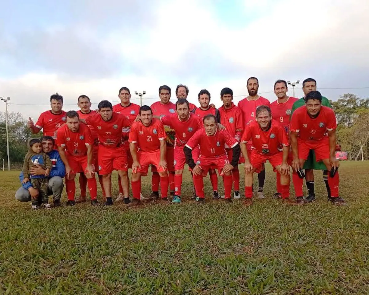 Puerto Argentino marcó diferencia de local y ya está en las semifinales de la Liga de Veteranos
