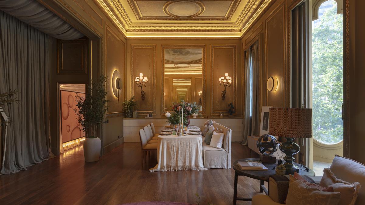 Ecléctica Barcelona transforma el Círculo Ecuestre en una casa contemporánea
