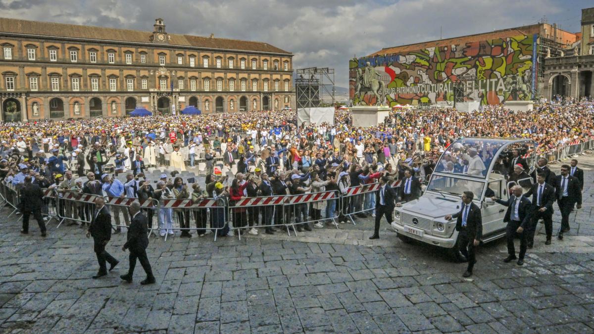 Los papamóviles más emblemáticos: del primer Mercedes-Benz de 1930 al todoterreno G eléctrico