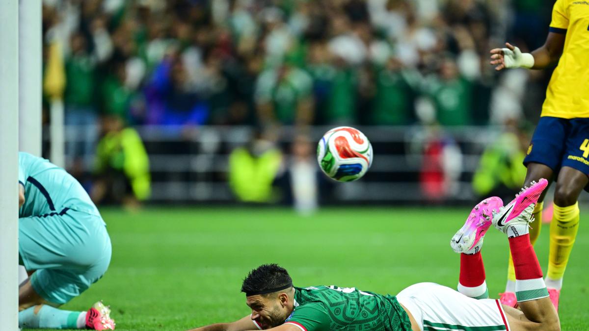 Raúl Jiménez hace OSO en el México vs Ecuador; el goleador falló el gol