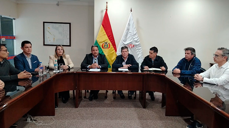 Presidente de YPFB presenta a nuevos funcionarios jerárquicos