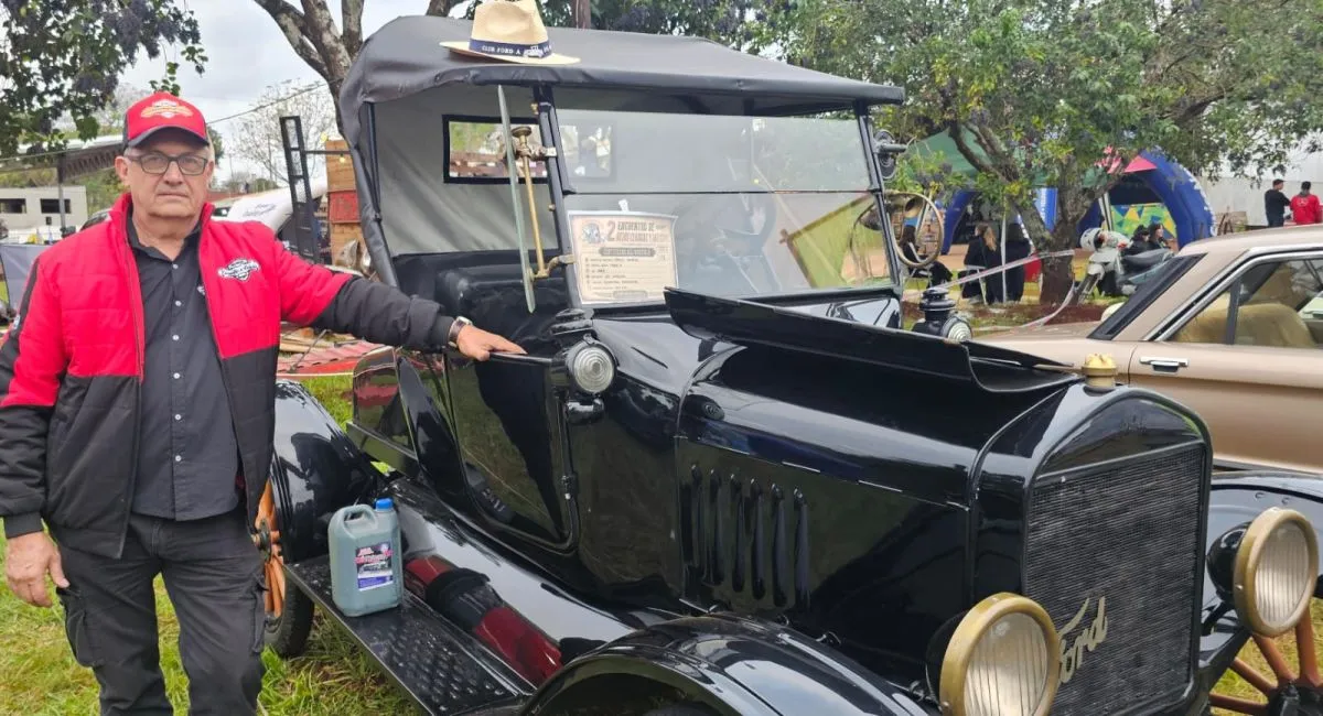 Jardín América vive un fin de semana a puro motor con el encuentro de autos clásicos