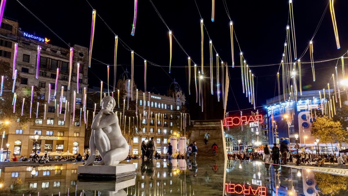 La tasa turística pagará las luces de Navidad de los barrios de Barcelona