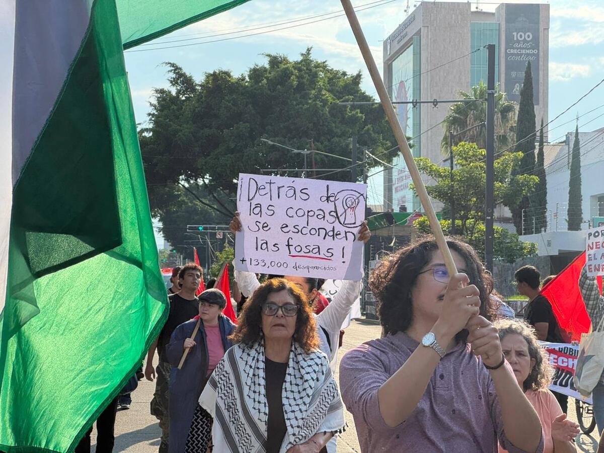 Realizan marcha antimundialista en Guadalajara