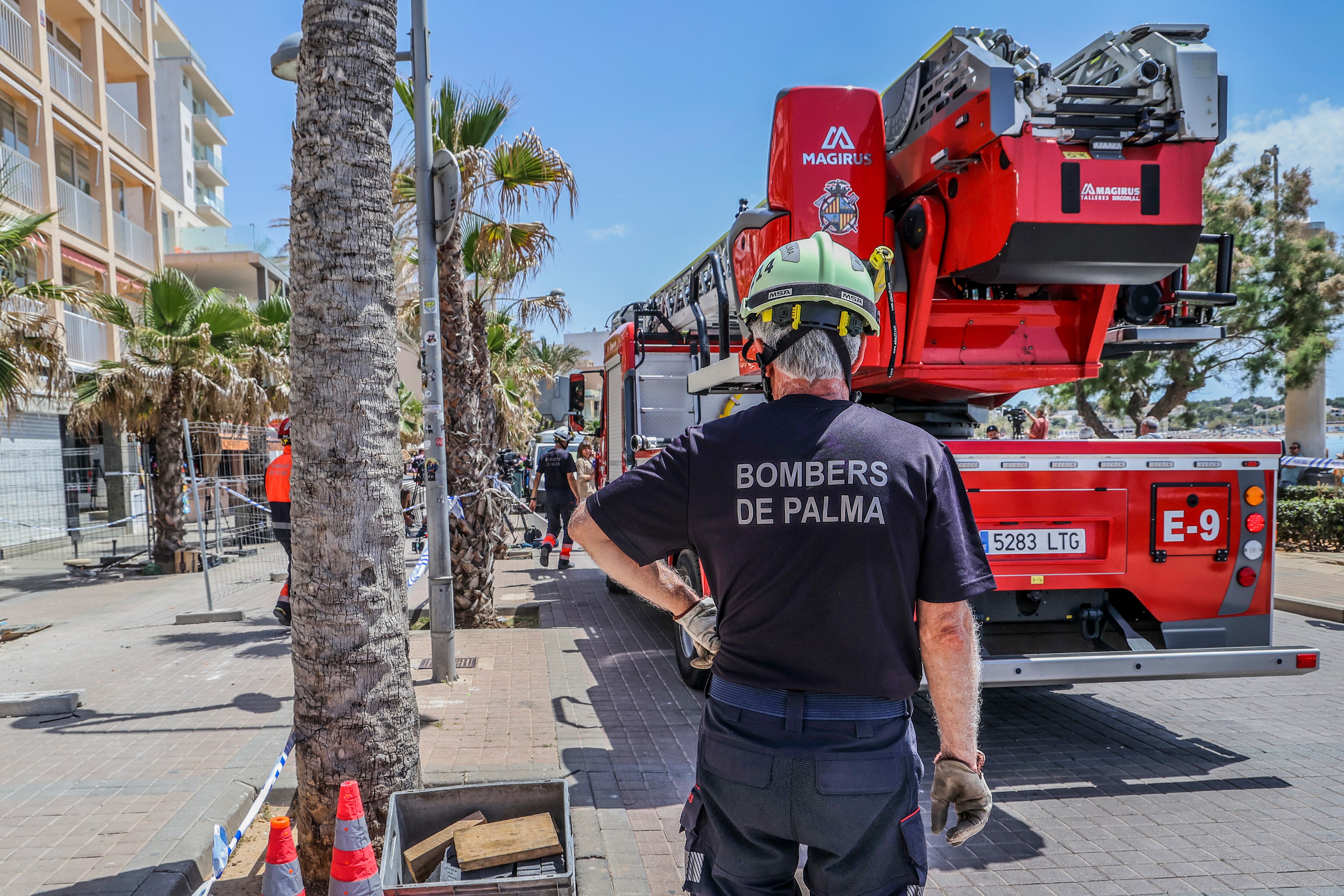 Mueren dos personas y una permanece grave tras un incendio en un edificio en Magaluf (Mallorca)
