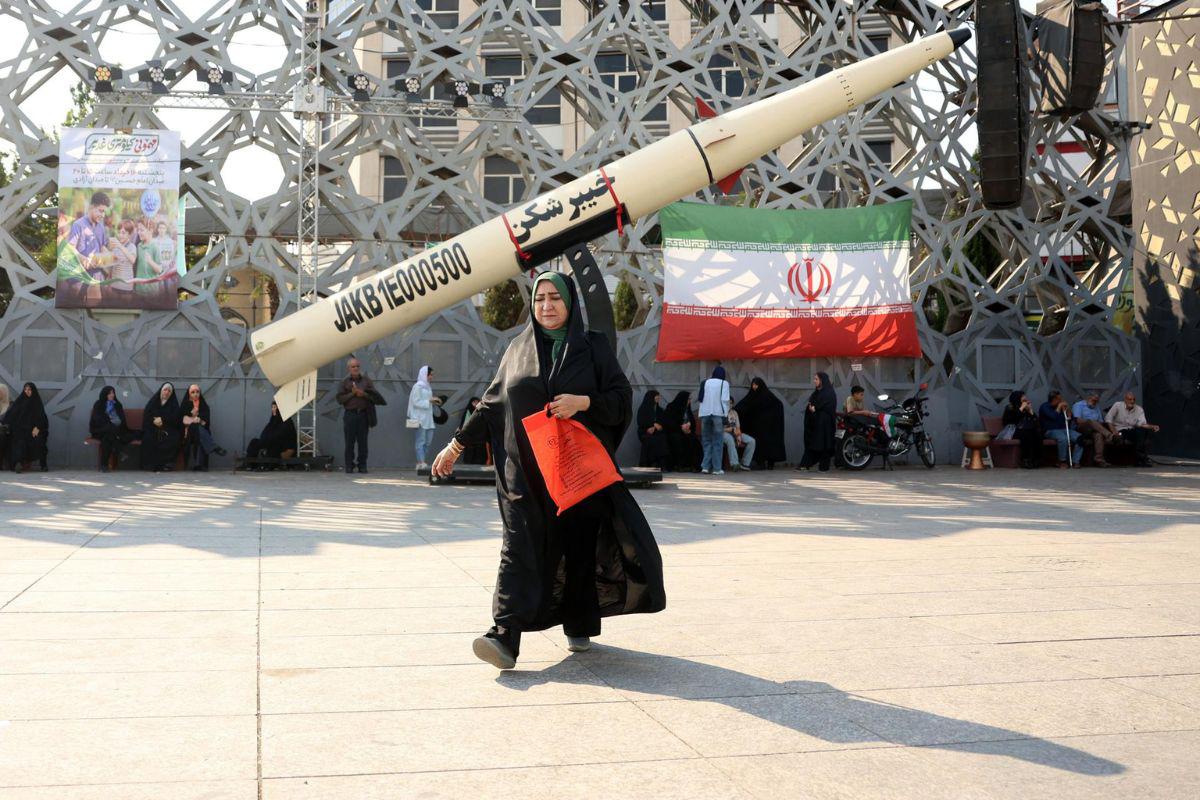 EE.UU. niega que Irán disparara contra sus buques y violara el alto el fuego
