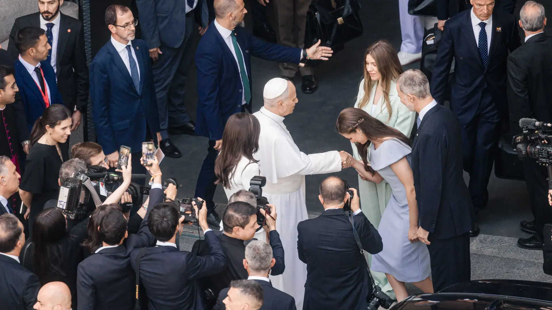 El Rey dice al Papa León XIV que "Madrid ha respondido bien" tras recibirlo en Cibeles con "espero que haya descansado"