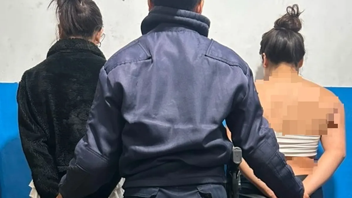 Arrestaron a dos jóvenes acusadas de causar desorden en la vía pública