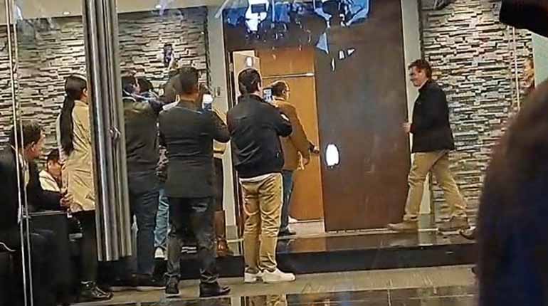 Paz llega a la reunión que busca concretar diálogo con sectores movilizados