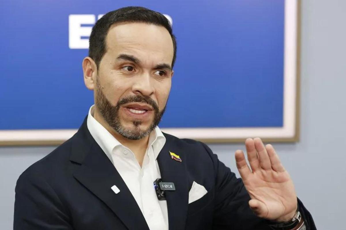 'El poder que hace una semana recibió no es un trofeo, es una responsabilidad', le escribe Karol G al presidente electo de Colombia