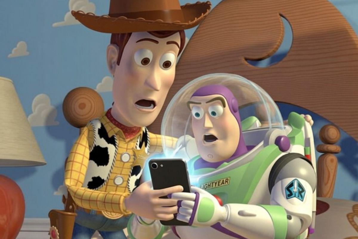 'Toy Story 5' llega a WhatsApp. Pasos para activar el modo temático