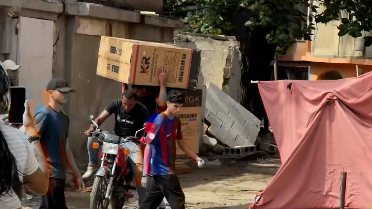 El caos tras los terremotos en Venezuela: saquean comercios destruidos y se llevan alimentos, medicinas y electrodomésticos