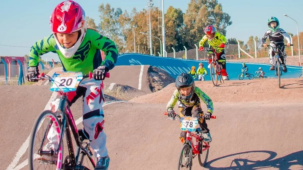 'Stunt Bike Santa Lucía': llega la rodada juvenil con competencias de trucos, ferias y música en vivo