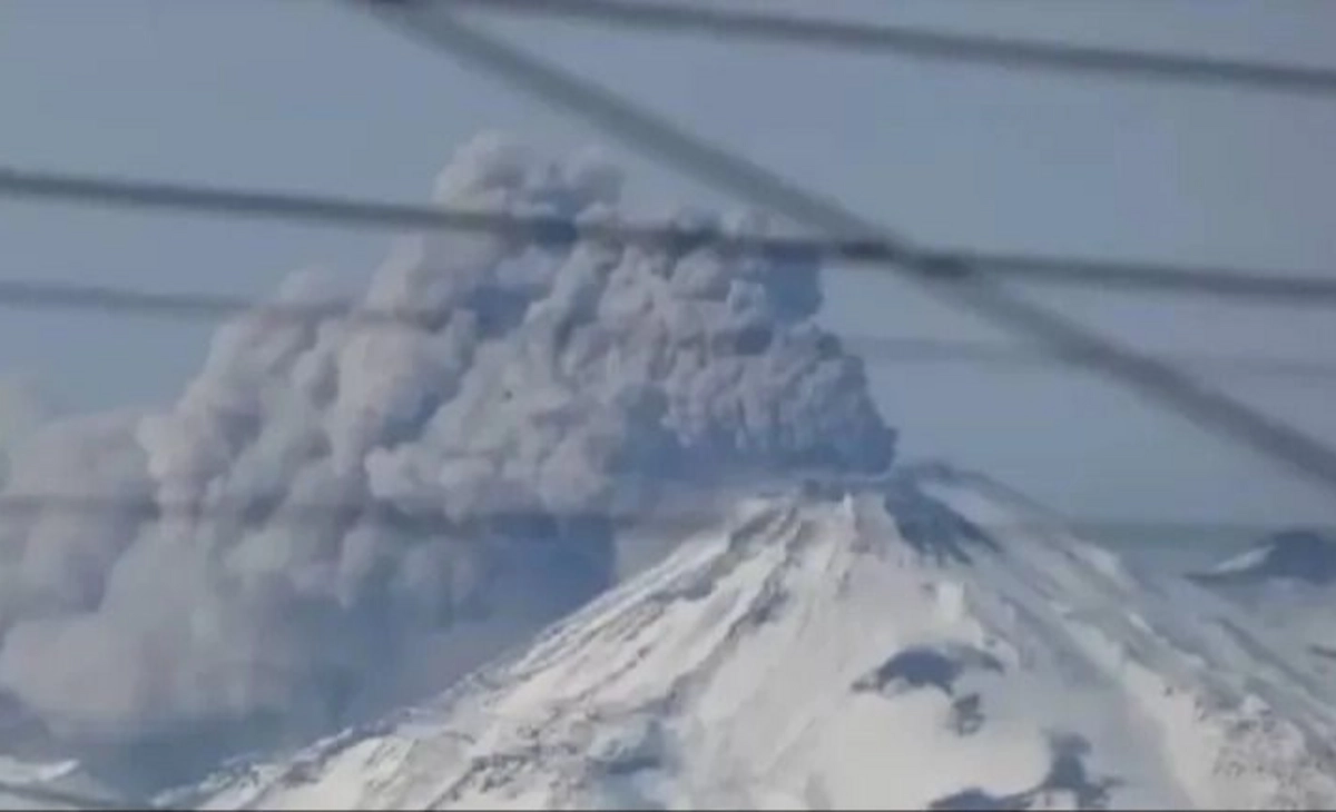 Emitieron alerta amarilla por actividad en un volcán cercano a Neuquén