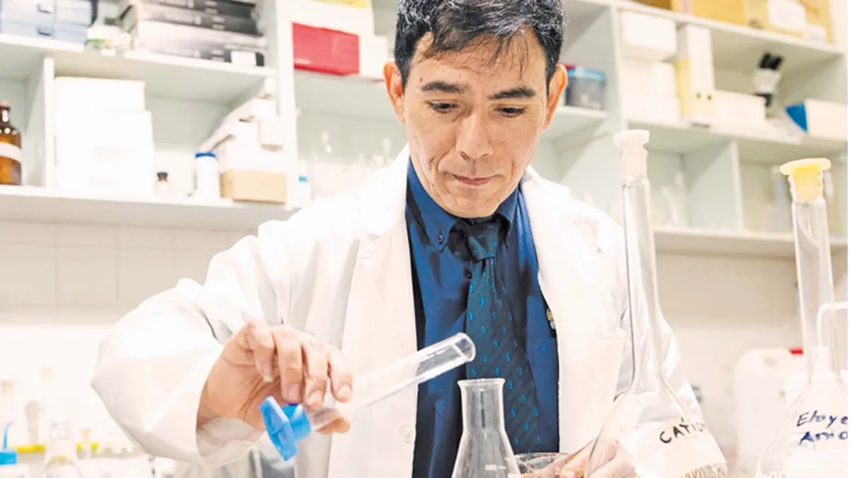 El profesor que enseña química a miles de estudiantes
