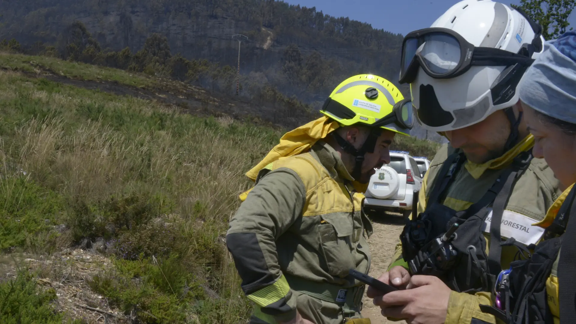 Un incendio originado en Portugal cruza la frontera a Ourense