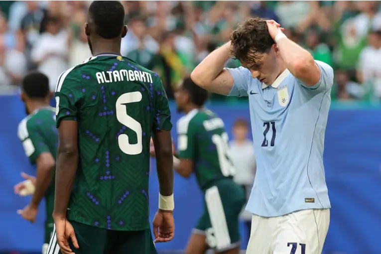 Uruguay rescató un empate ante Arabia Saudita en un duro debut mundialista