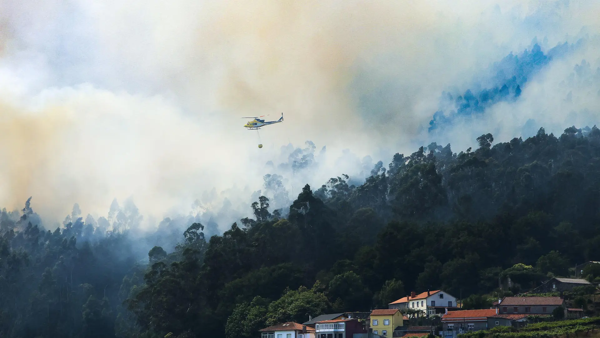 Incendios en España: trece fuegos calcinan cientos de hectáreas el fin de semana