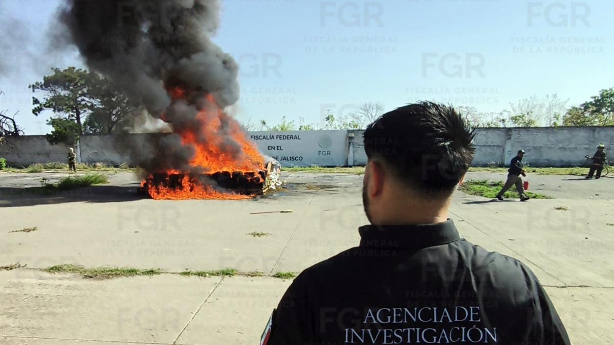 Golpe al narco: FGR incinera más de dos toneladas de droga en Jalisco