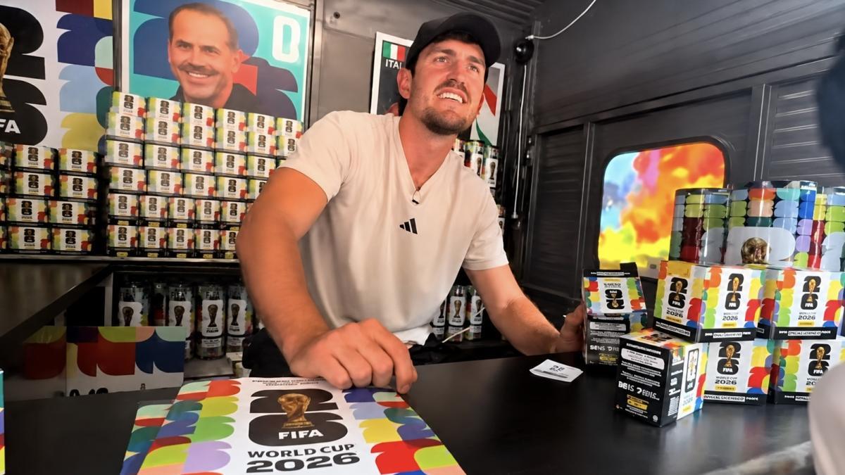 ¡De no creerse! Harry Maguire aparece en Nueva York vendiendo estampas del Mundial 2026