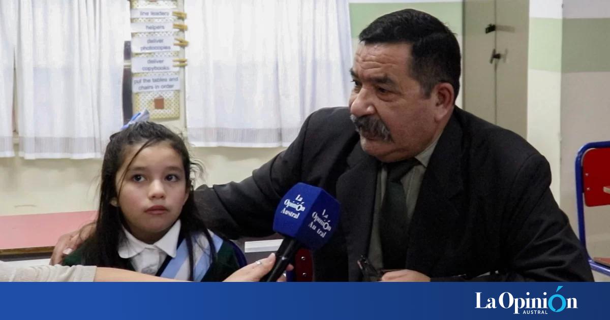 "Me emocioné y, en segundos, recordé lo que pasó en el '82": veterano de guerra de Malvinas Juan Carlos Caballero le tomó la promesa de lealtad a la bandera a su nieta