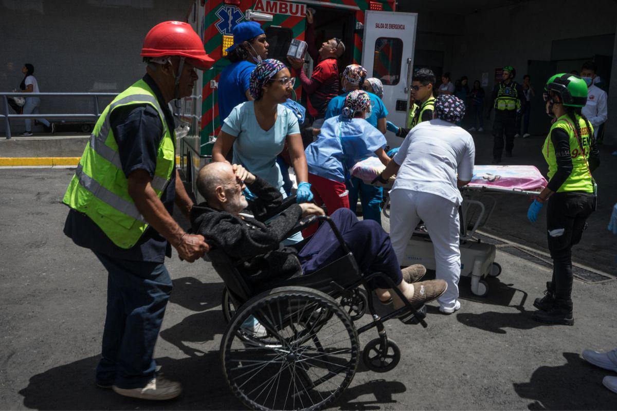 Terremotos en Venezuela: familiares buscan a heridos y fallecidos en hospitales