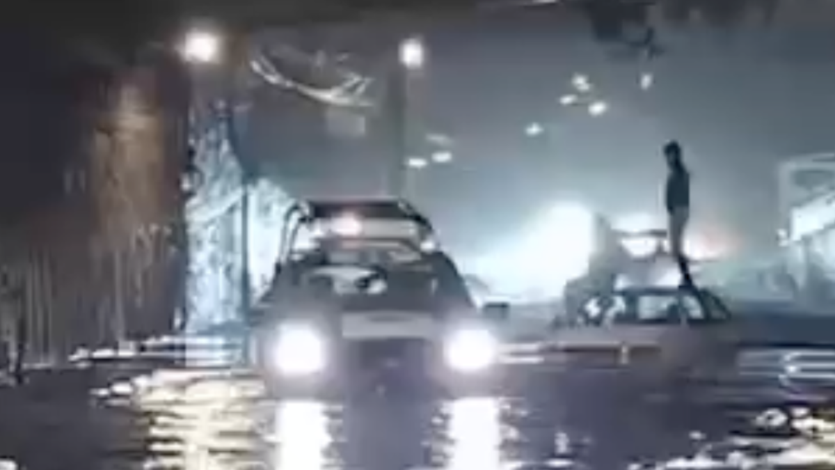 Policías rescatan a dos hombres atrapados por inundación en Naucalpan