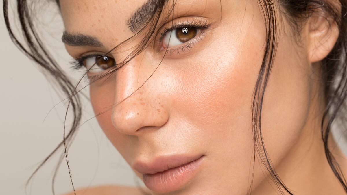 5 productos estrella para cuidar la piel grasa en verano