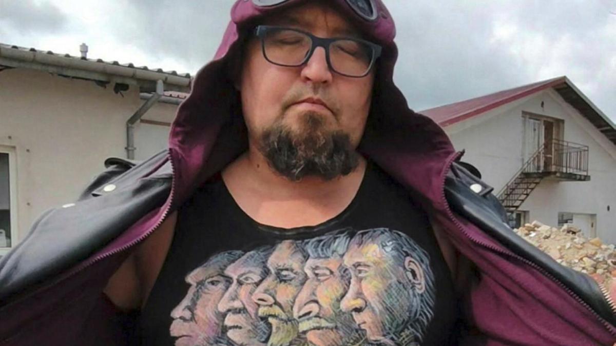 Asesinan en Polonia a artista opositor ruso; hay dos detenidos