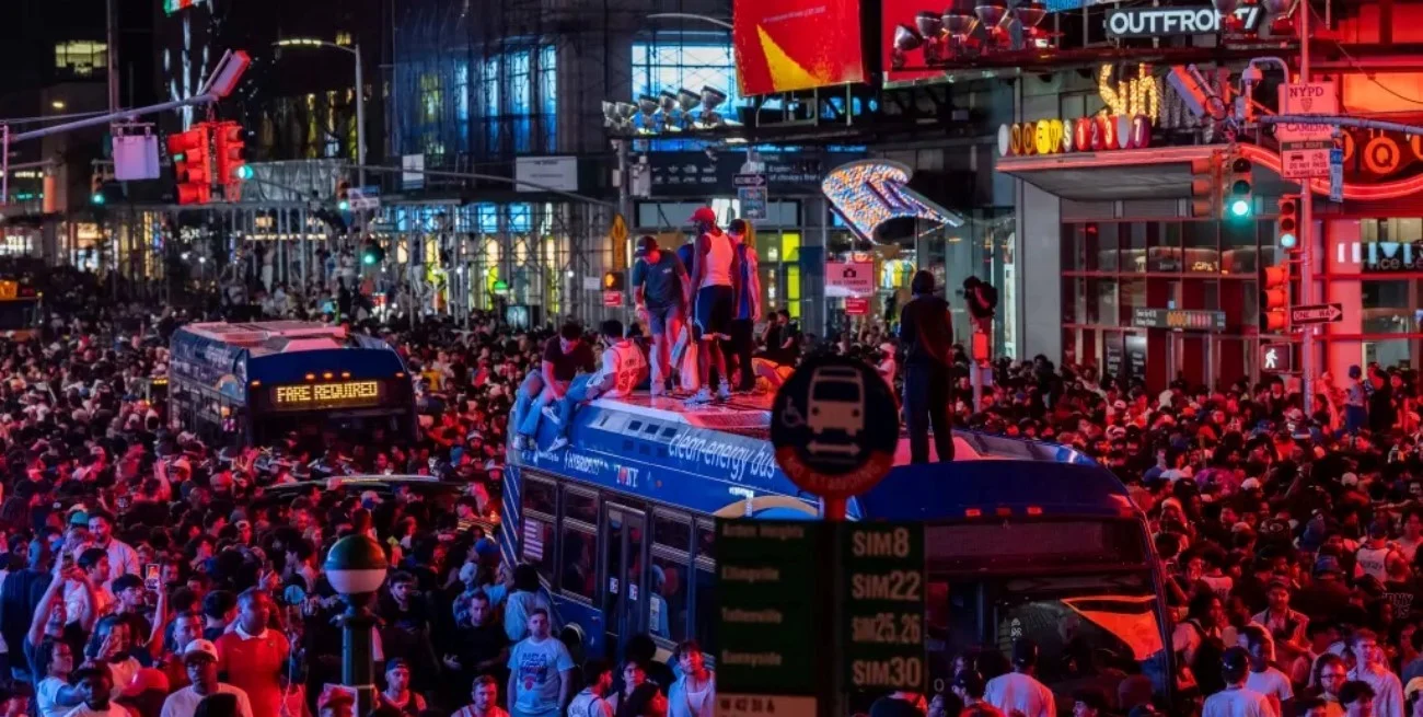 Locura en Nueva York tras el título de los Knicks: fanáticos provocaron disturbios en Times Square