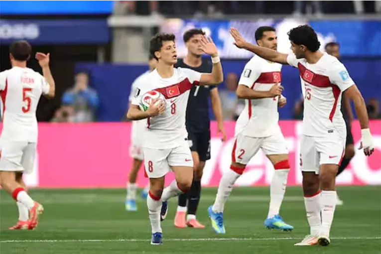 Estados Unidos perdió con Turquía, pero avanzó como líder de su grupo en el Mundial