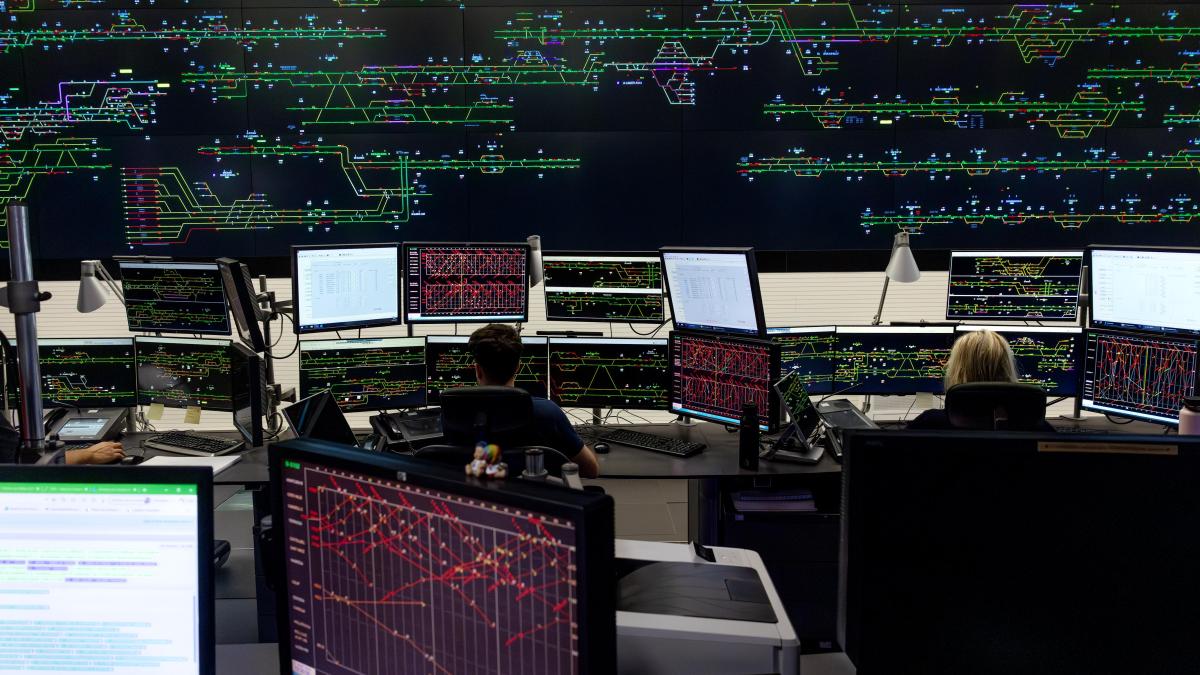Adif y la Generalitat acusan a Siemens de los fallos en el centro de control de Rodalies