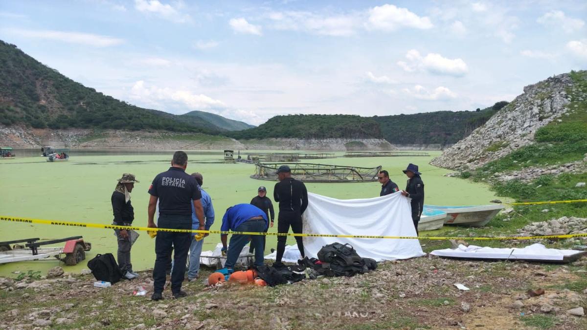 Recuperan tres cuerpos por naufragio de taxi acuático en presa de Zimapán; falta extraer un cuerpo