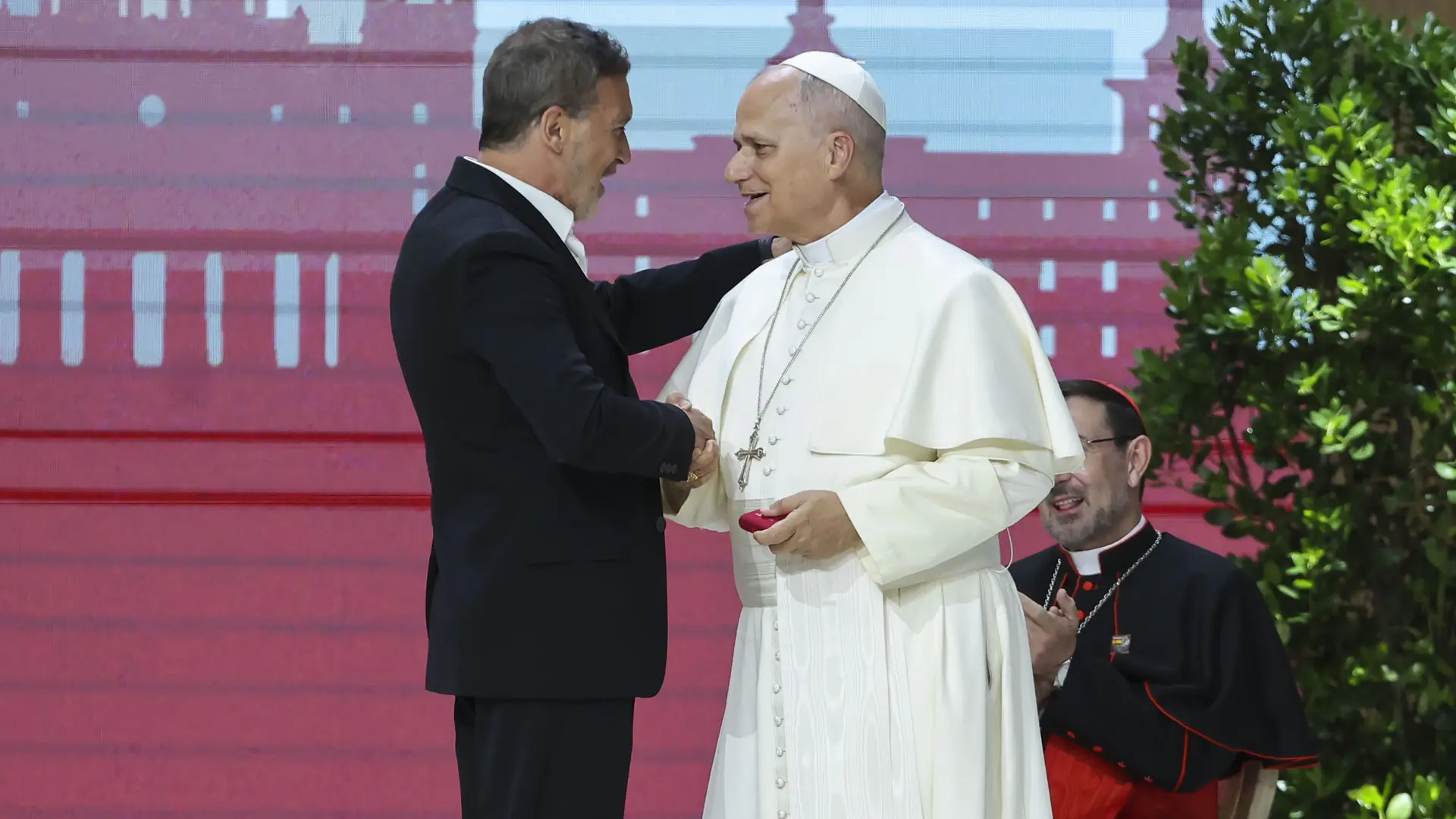 El Papa León XIV invita a artistas, deportistas y empresarios españoles a "ser hilos nuevos" para "entramar una sociedad renovada"