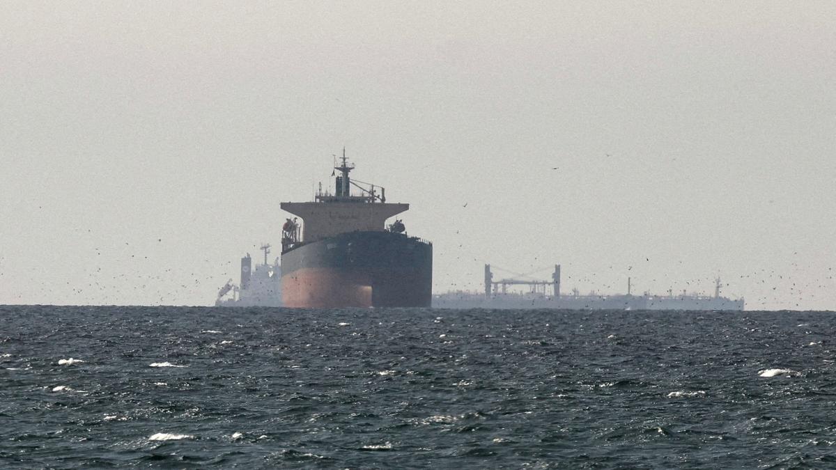 Buque mercante denuncia ataque en el estrecho de Ormuz