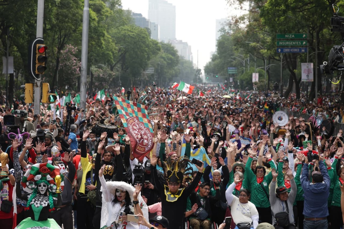 Mundial 2026: CdMx realiza la ola más grande del mundo en Reforma