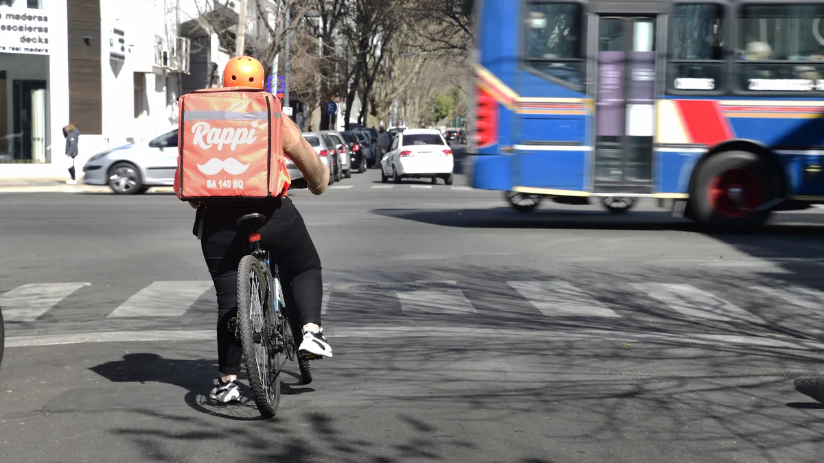 Trabajo en plataformas: avanza la "uberización" del empleo, pero el exceso de oferta ya muestra señales de saturación
