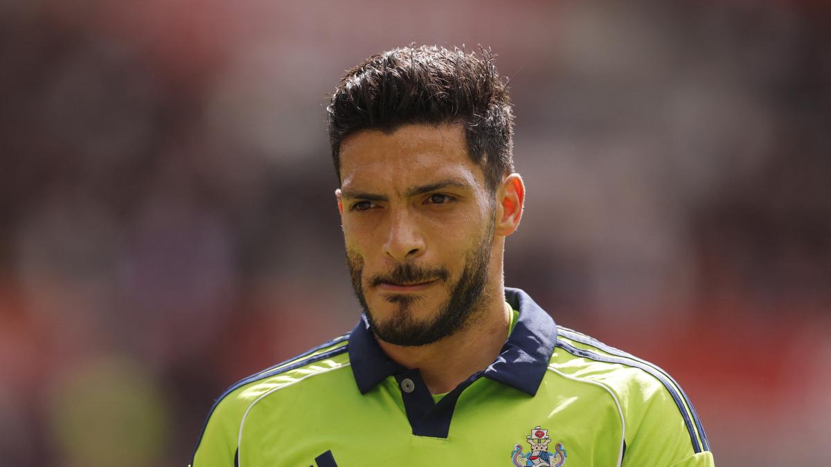 ¿Peligra Raúl Jiménez? Wolverhampton despide a su DT a días de anunciar al mexicano